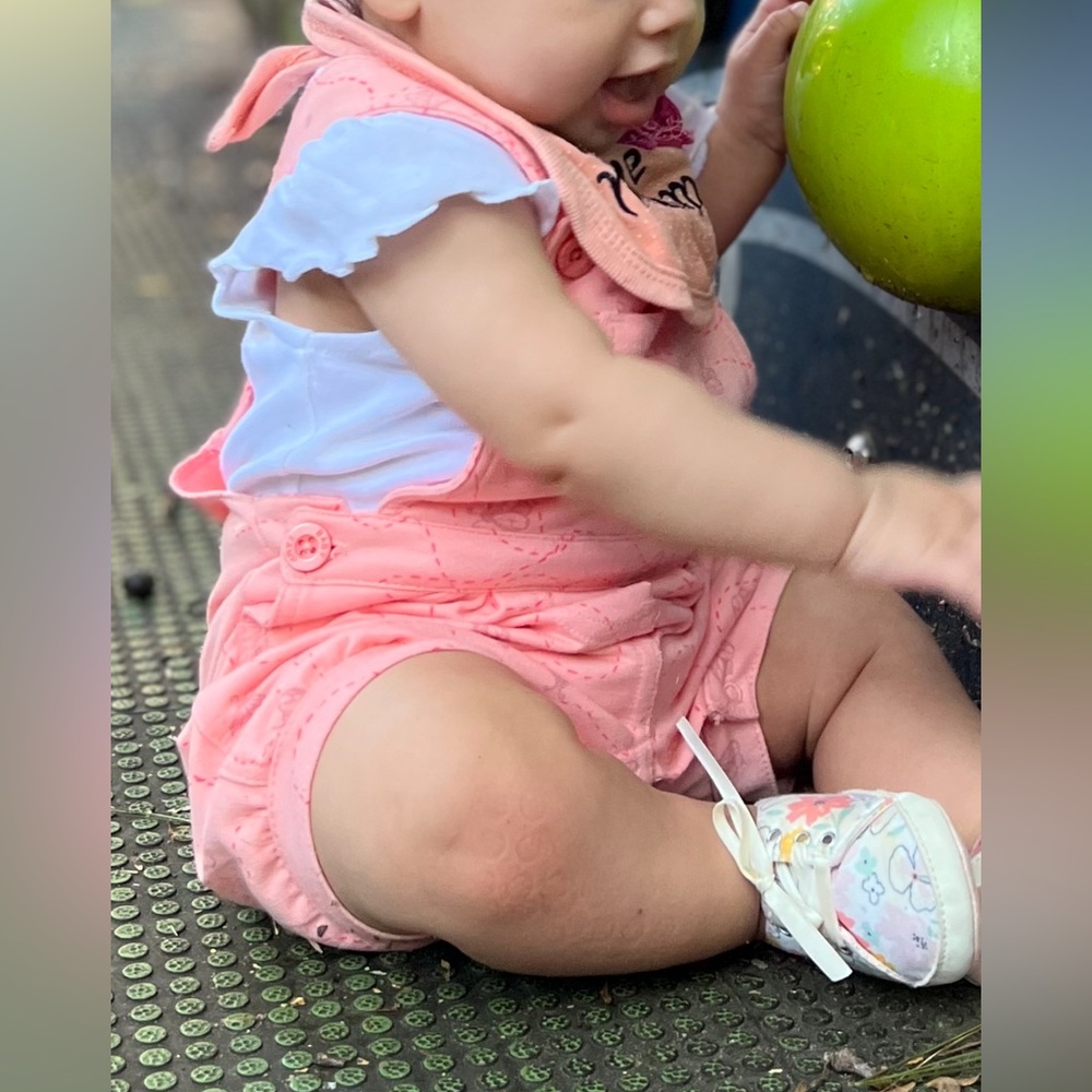 Shorts overall and bodysuit w. ruffle sleeve